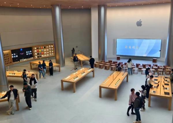 他突然现身外滩!有人特意从外地飞来想合影!这位明星还和他一起吃沪式早餐 他突然现身外滩!有人特意从外地飞来想合影!这位明星还和他一起吃沪式早餐