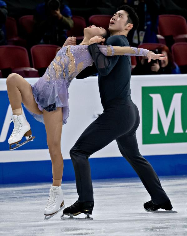 花样滑冰世锦赛|彭程/王磊参加双人滑短节目比赛 花样滑冰世锦赛|彭程/王磊参加双人滑短节目比赛