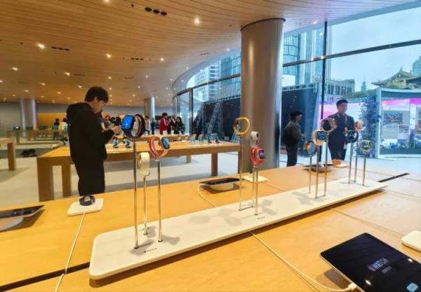 他突然现身外滩!有人特意从外地飞来想合影!这位明星还和他一起吃沪式早餐 他突然现身外滩!有人特意从外地飞来想合影!这位明星还和他一起吃沪式早餐