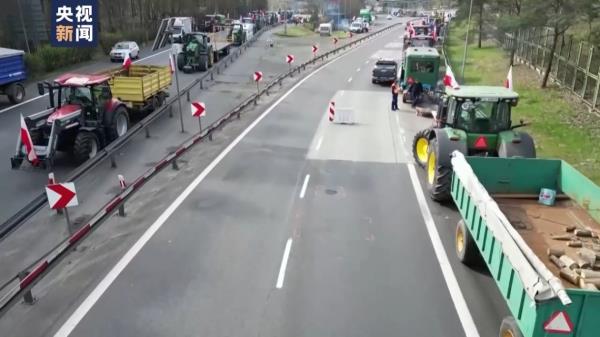 不满欧盟农业政策 波兰农民再次举行大规模抗议 不满欧盟农业政策 波兰农民再次举行大规模抗议