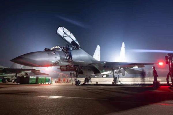 向战奋飞!未来空中战场的“刀尖剑锋” 向战奋飞!未来空中战场的“刀尖剑锋”