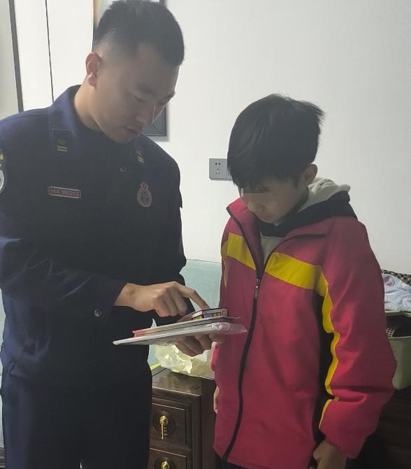 13岁“红孩儿”现身电梯,施展“三昧真火” 13岁“红孩儿”现身电梯,施展“三昧真火”