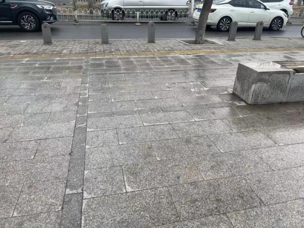 这里现在下起了雨夹雪，多区降雨！北京首场春雨已上线，明天天气——