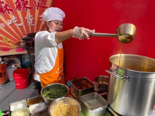 入围“天水麻辣烫吃货节”店主讲述：有人营业额翻10倍