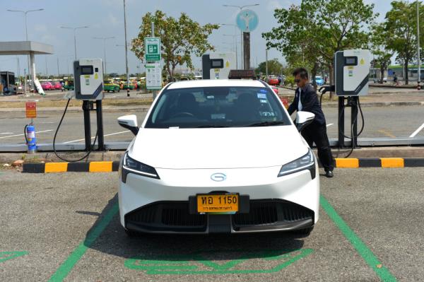 中国电动出租车助力泰国打造绿色机场