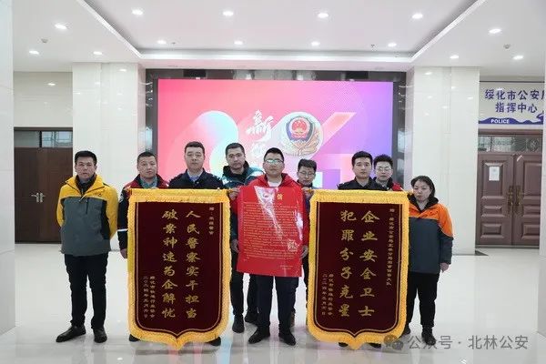 女子敲诈多家快递公司，还建了微信群按月要钱