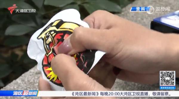 销量100万+！网红“炸包”“臭包”恐流入校园周边！