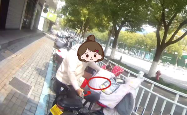 “你们还没吃饭吧” 海宁郝阿姨塞钱给警员......