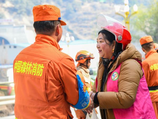 火灾无情人有情 火灾无情人有情