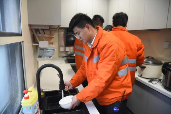 改造升级后的宿营车，开始投用！