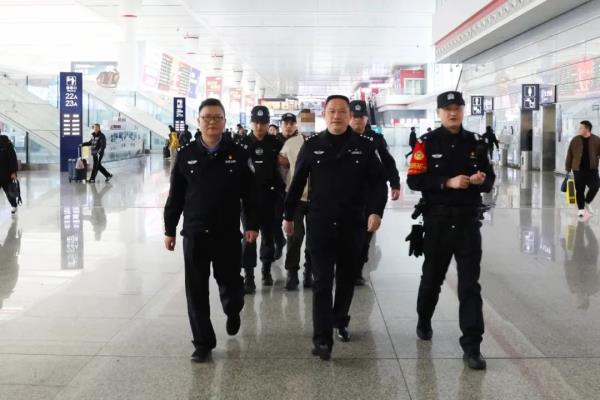 命案现场一枚指纹,他们追了13年 命案现场一枚指纹,他们追了13年