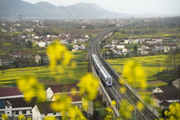 开往春天的列车