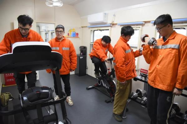 改造升级后的宿营车，开始投用！