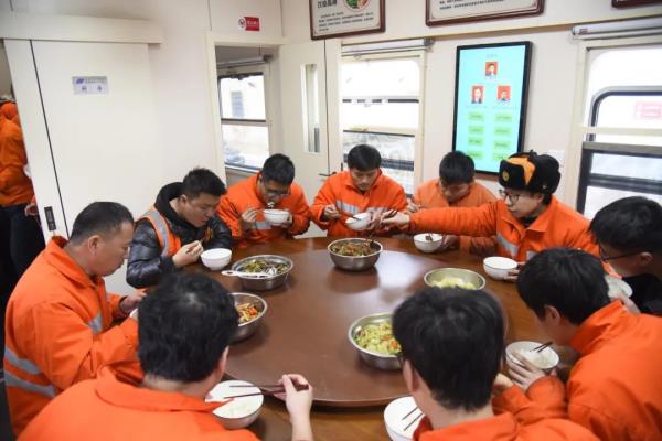 改造升级后的宿营车，开始投用！