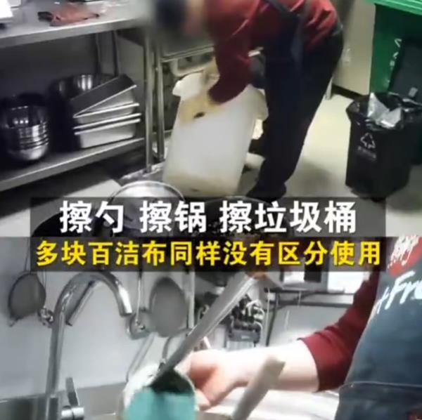 知名甜品店黑虫满屋！店员：让它自由飞翔吧