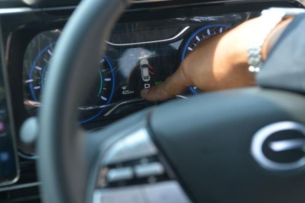 中国电动出租车助力泰国打造绿色机场