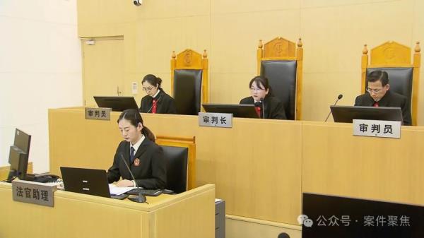 沪一公交车为避让电瓶车急踩刹车，致乘客受伤！谁来担责？