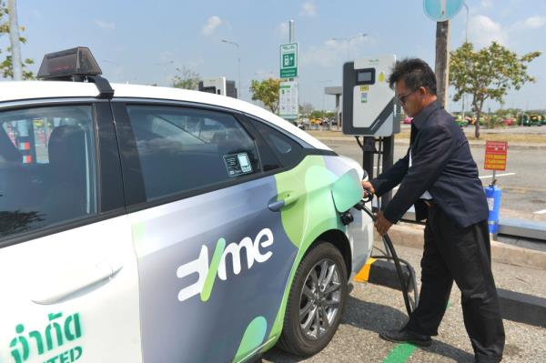 中国电动出租车助力泰国打造绿色机场