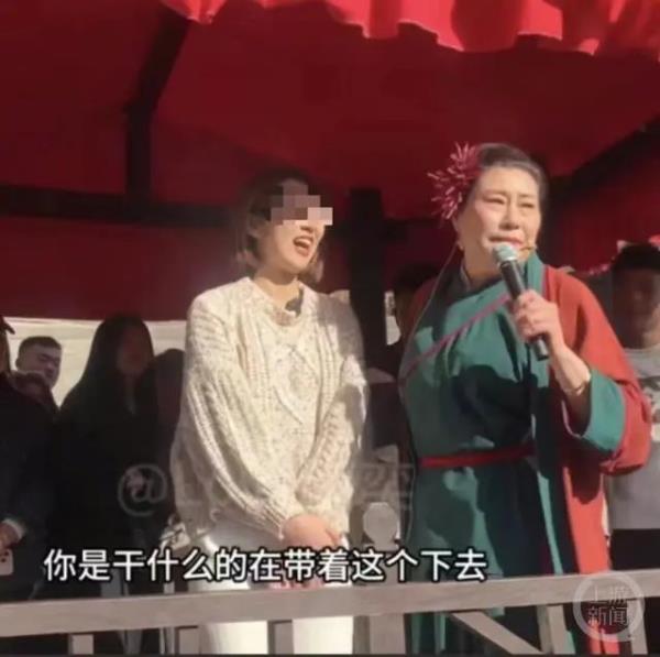 网红打着相亲的名义上台蹭流量，被开封“王婆”识破：下去吧