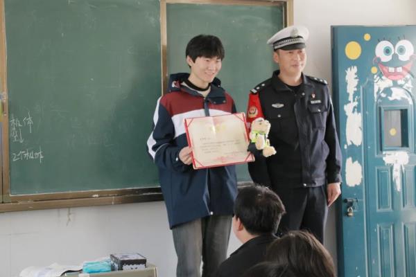 合肥3位救人少年,找到了! 合肥3位救人少年,找到了!