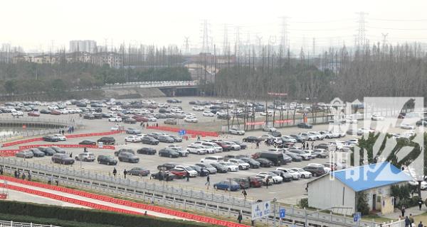 上海人注意！本周末已迎首个小高峰！F1停车场都用上了
