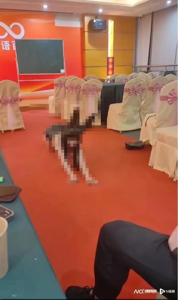 线下课大尺度!离职员工曝光深圳一公司,记者暗访发现...... 线下课大尺度!离职员工曝光深圳一公司,记者暗访发现......