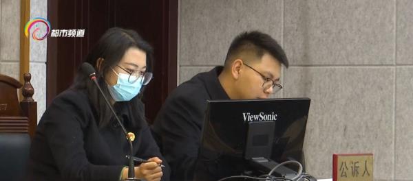 捡到反光背心，男子竟然到街上冒充“警察”干这事……