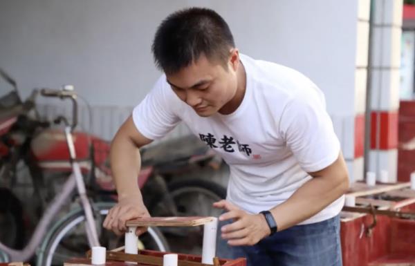 被两万元改变人生，他决定......