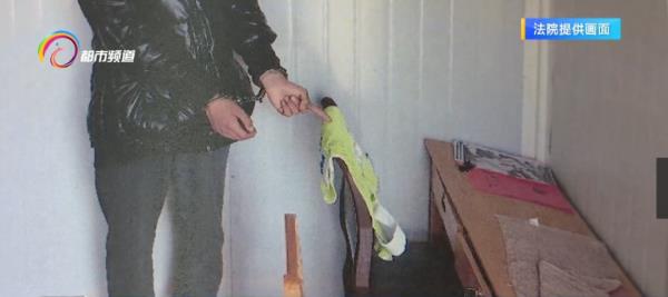 捡到反光背心，男子竟然到街上冒充“警察”干这事……