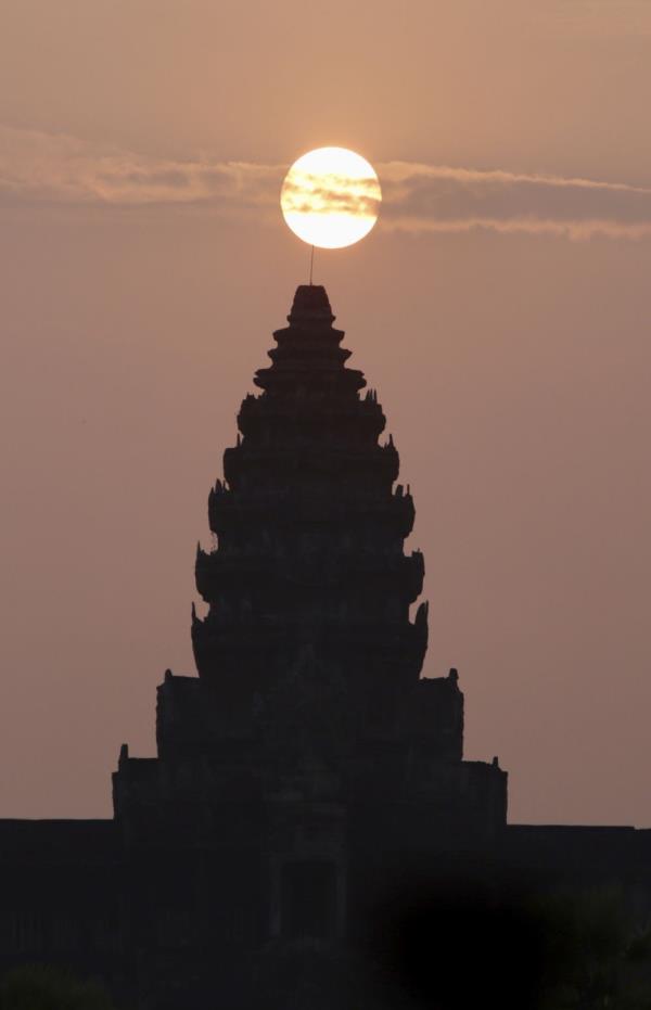 柬埔寨吴哥窟的日出