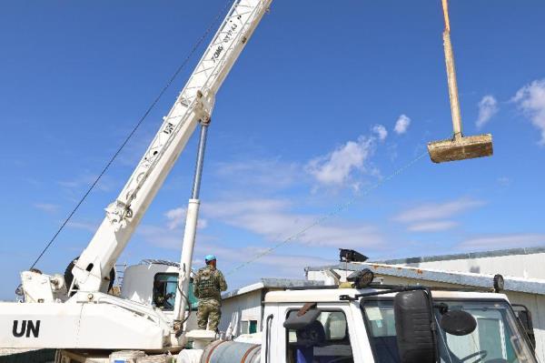 中国第22批赴黎巴嫩维和部队在黎以边境附近开展工程施工作业