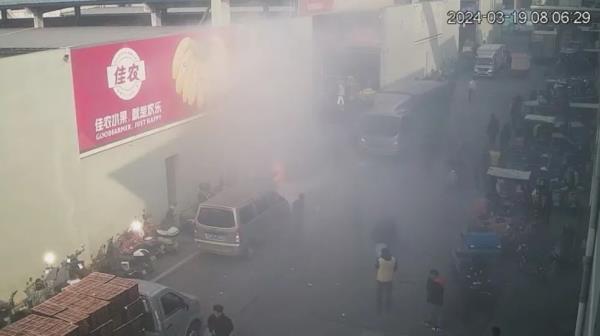 11具灭火器,2次复燃!电动车起火究竟多难灭? 11具灭火器,2次复燃!电动车起火究竟多难灭?