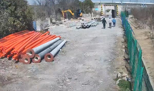 为寻找优质钓鱼点翻越铁路护网,3男子逼停火车被行拘5日 为寻找优质钓鱼点翻越铁路护网,3男子逼停火车被行拘5日