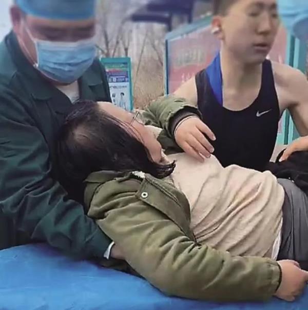 晨跑时,两名高中生救下一条人命…… 晨跑时,两名高中生救下一条人命……