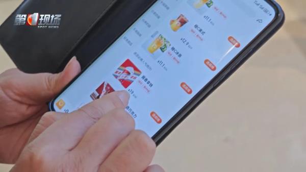 被曝日倒50多瓶白酒厚奶,瑞幸“酱香拿铁”凉了吗? 被曝日倒50多瓶白酒厚奶,瑞幸“酱香拿铁”凉了吗?