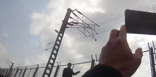 为寻找优质钓鱼点翻越铁路护网,3男子逼停火车被行拘5日 为寻找优质钓鱼点翻越铁路护网,3男子逼停火车被行拘5日