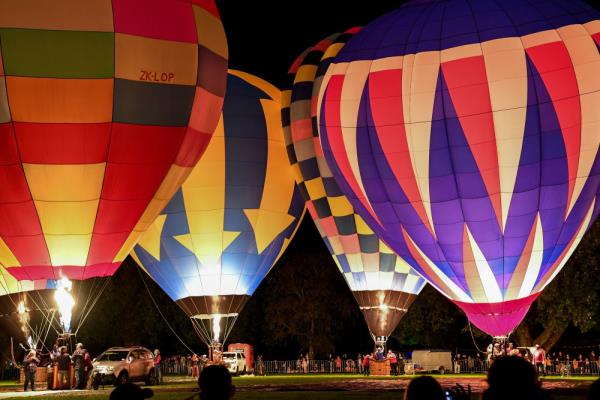 新西兰：热气球发光秀