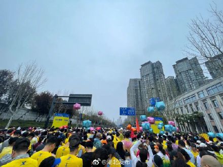 2024武汉马拉松鸣枪起跑 2024武汉马拉松鸣枪起跑