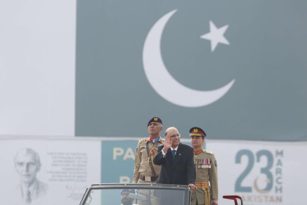 巴基斯坦举行阅兵式庆祝“巴基斯坦日”