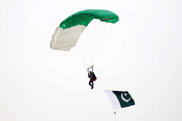 巴基斯坦举行阅兵式庆祝“巴基斯坦日”