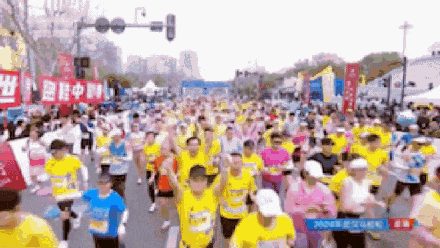 2024武汉马拉松鸣枪起跑 2024武汉马拉松鸣枪起跑