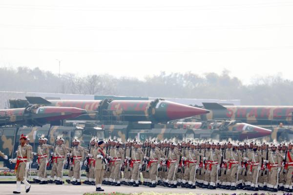 巴基斯坦举行阅兵式庆祝“巴基斯坦日”
