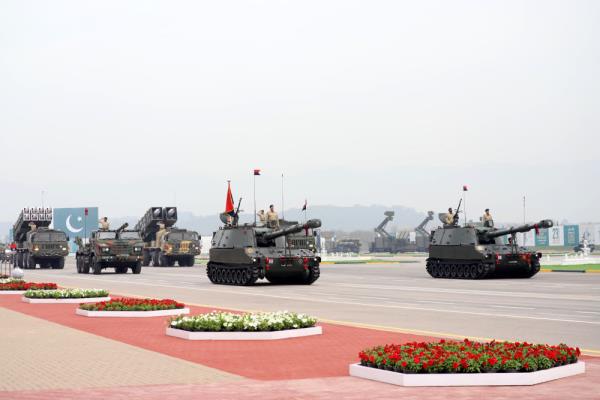 巴基斯坦举行阅兵式庆祝“巴基斯坦日”