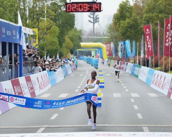 冠军诞生,破纪录! 冠军诞生,破纪录!