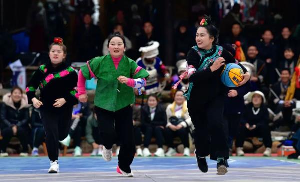 “姑妈篮球赛”,规则是“自在”! “姑妈篮球赛”,规则是“自在”!