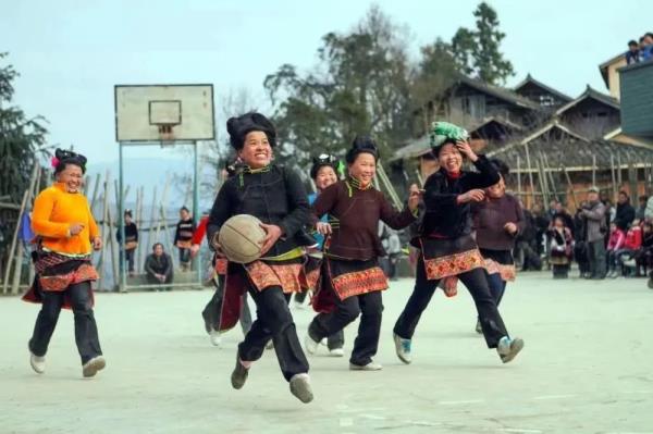 “姑妈篮球赛”,规则是“自在”! “姑妈篮球赛”,规则是“自在”!