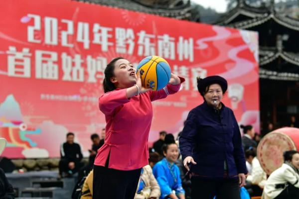 “姑妈篮球赛”,规则是“自在”! “姑妈篮球赛”,规则是“自在”!