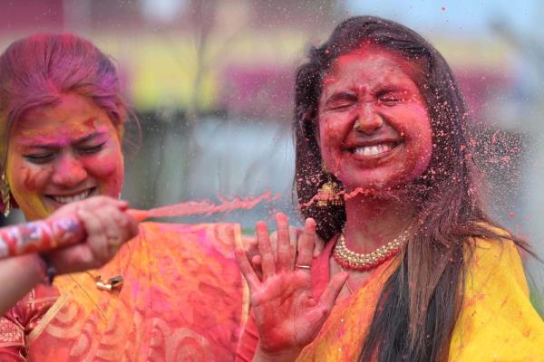 印度:欢庆洒红节 印度:欢庆洒红节