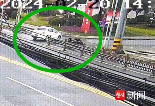 汽车“豪横”转弯致电动自行车事故，虽无接触也负全责