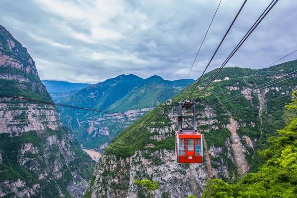 排队爬山?铁道兵顺手修路的地方竟然火了! 排队爬山?铁道兵顺手修路的地方竟然火了!